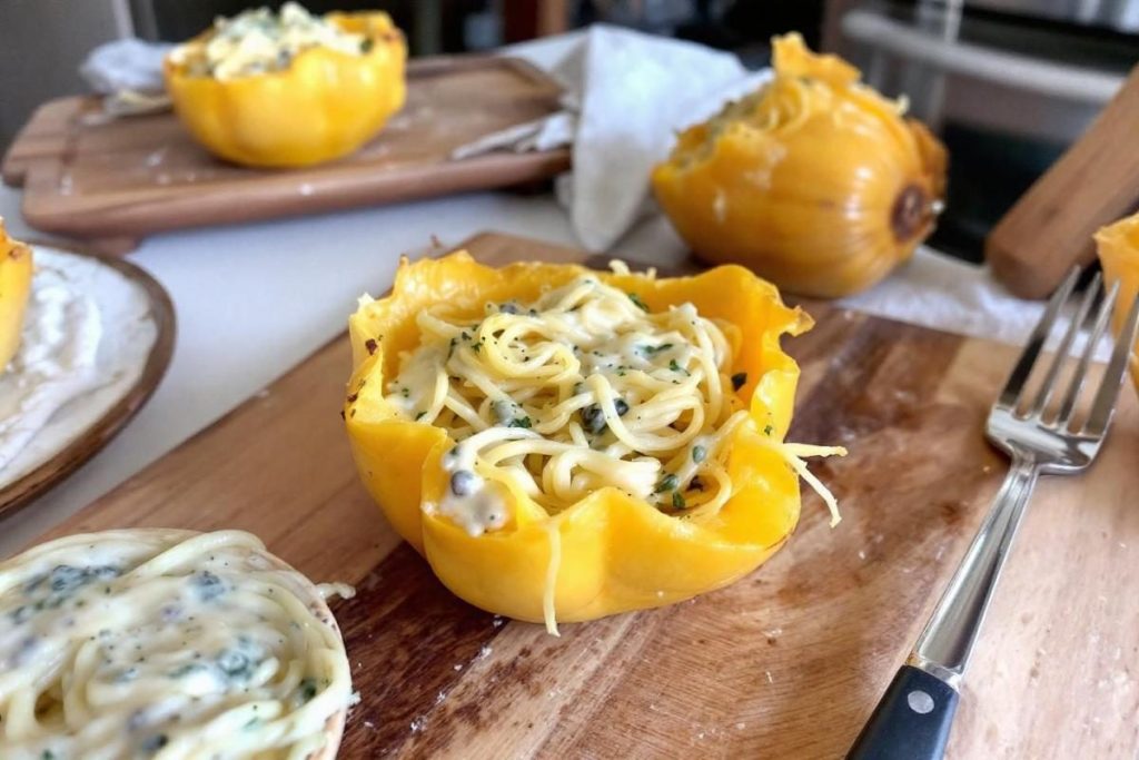 Essayez ces nids de courge spaghetti crémeux : recette facile et délicieuse pour tous