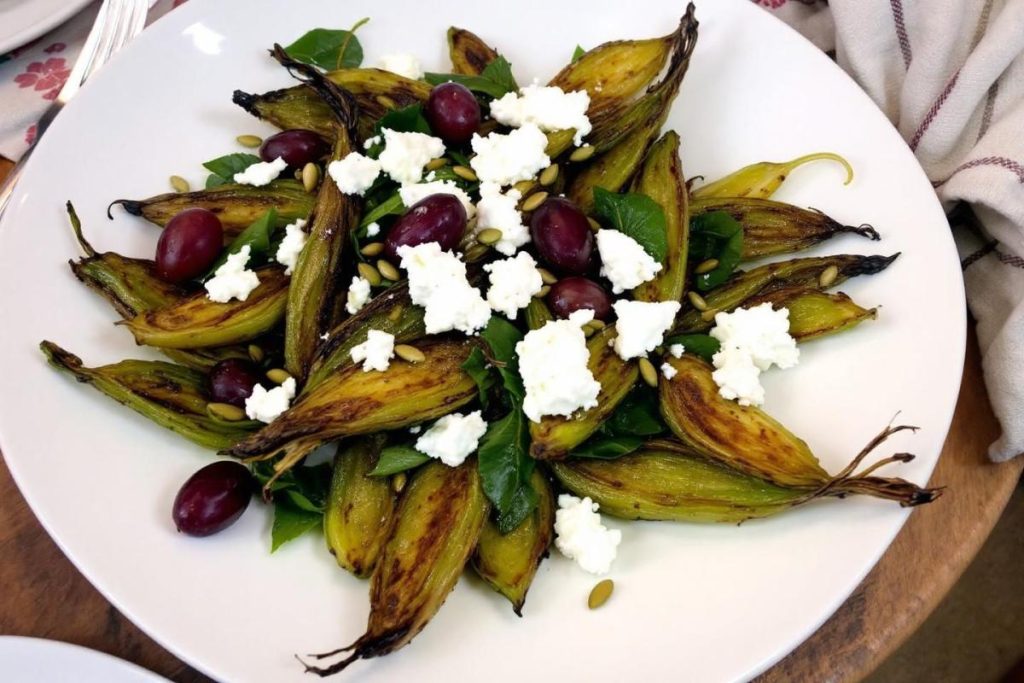 Endives poêlées aux raisins rôtis au balsamique, feta et graines de courge grillées